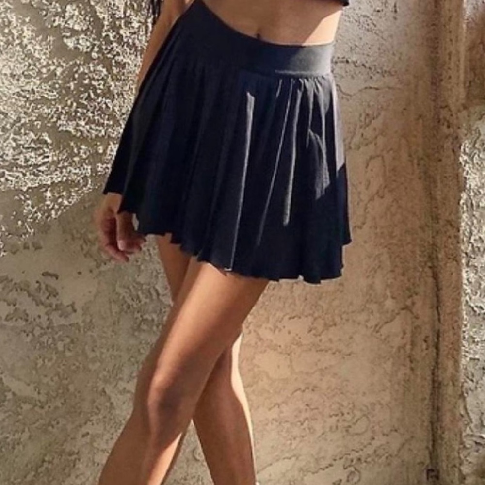 Aritzia skirt